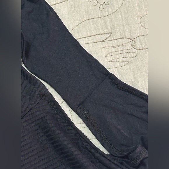 NEW Vitamin A Leah Ribbed One Piece Swimsuit M Sz 8 Black Classic - Picture 9 of 9